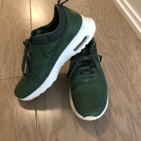 hunter green nikes
